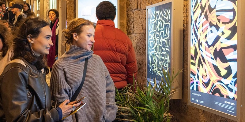 תערוכת כרזות ג'יבריש ביפו העתיקה. צילום: חיים יפים ברבלט