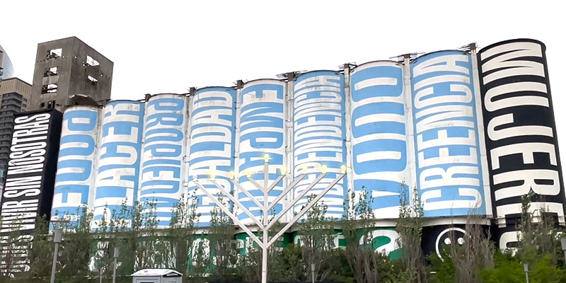 חגיגיות על רקע סולידריות אומנותית